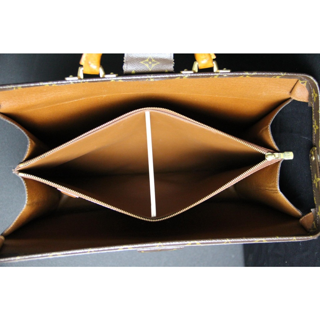 Sac de pilote ou de docteur Louis Vuitton en monogram 16