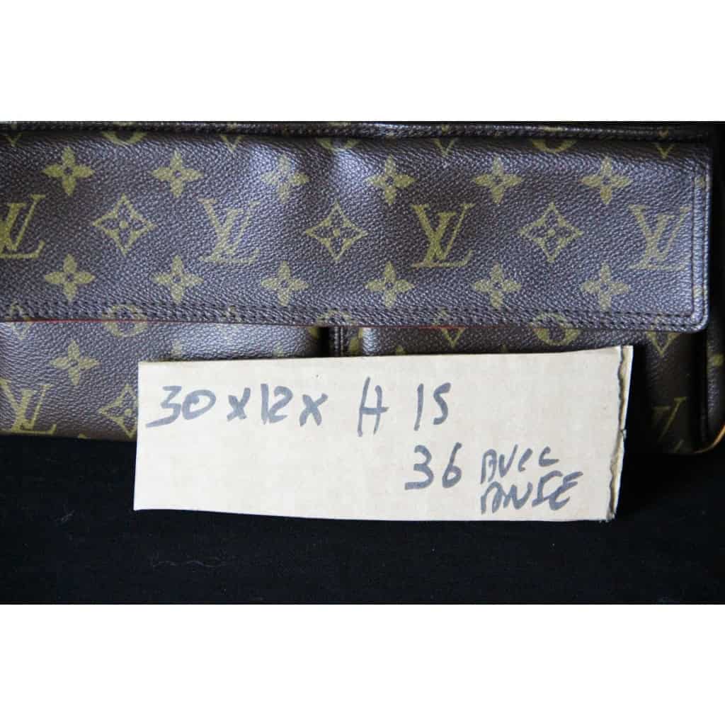 Sac Louis Vuitton Vivacité monogram porté épaule 16