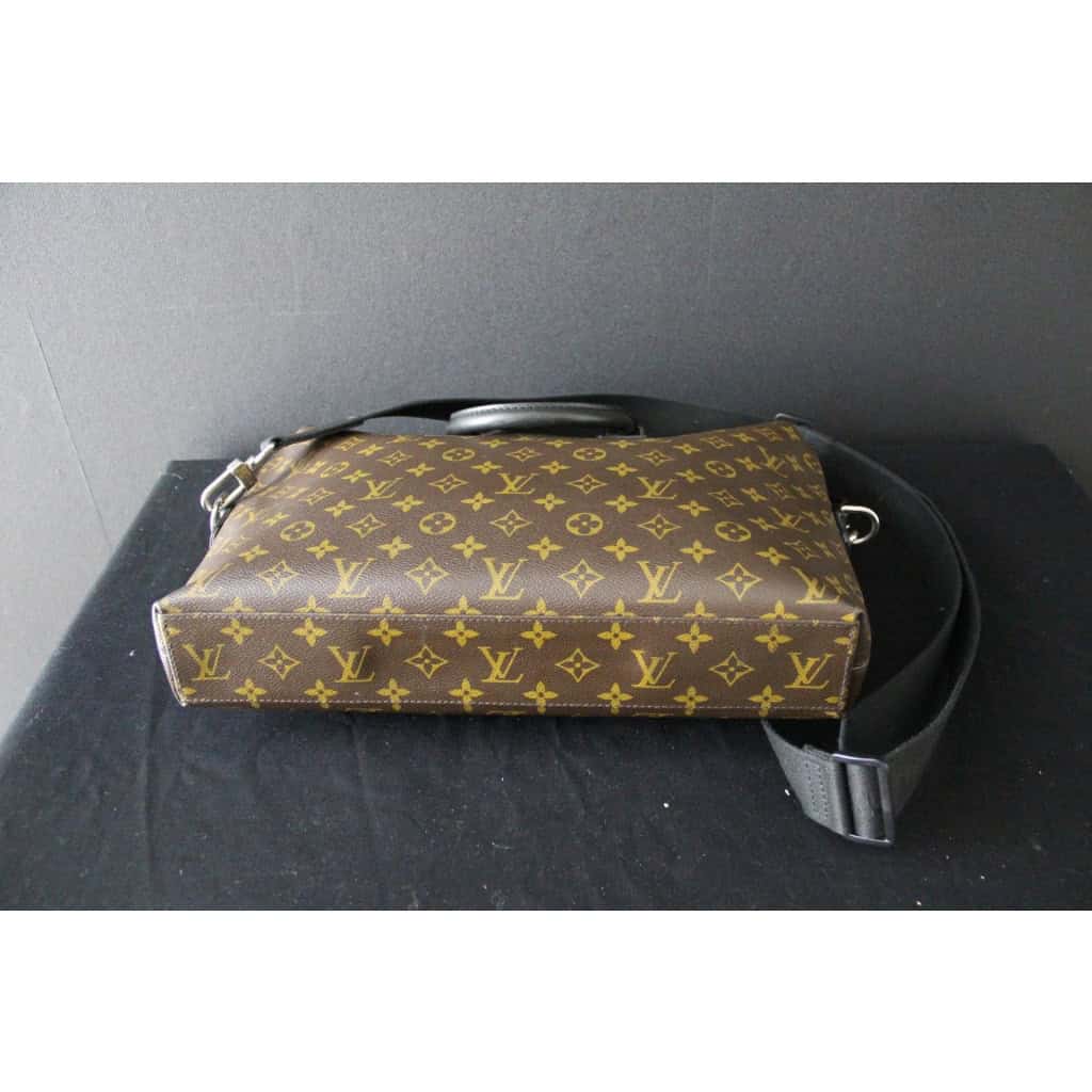 Porte-documents Louis Vuitton Monogram Macassar – Garniture en cuir noir 17
