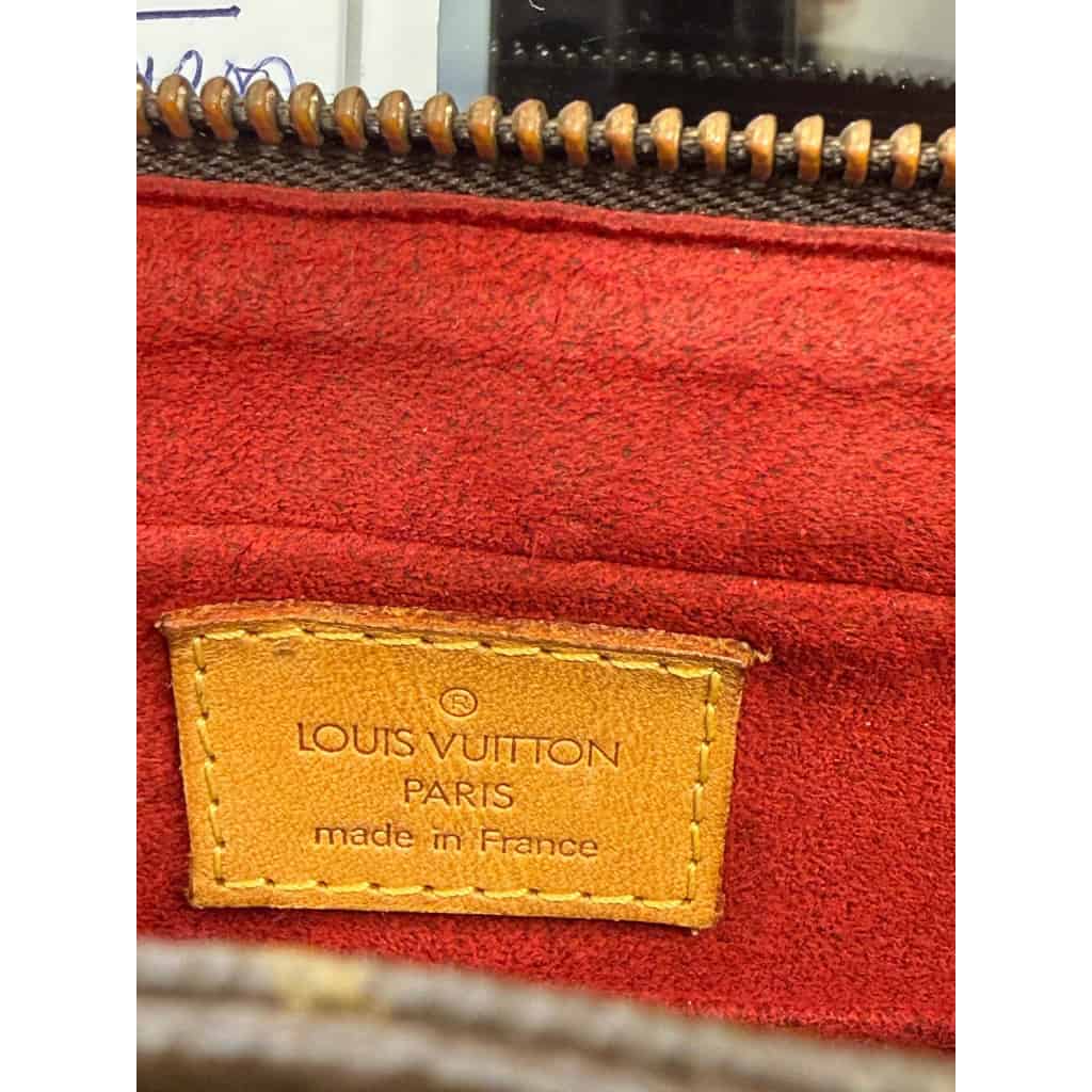 Sac Louis Vuitton Vivacité monogram porté épaule 18
