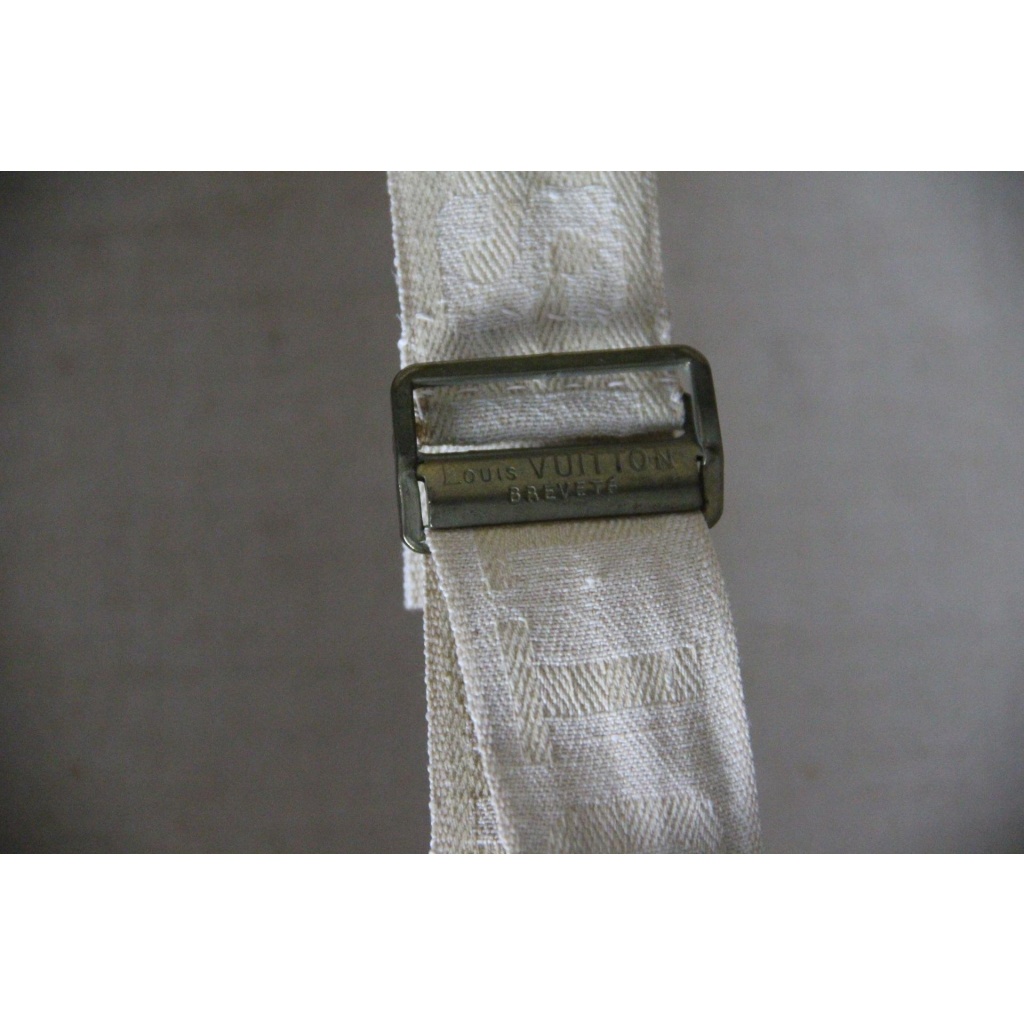 Malle Vuitton courrier 100 cm en toile tissée 19