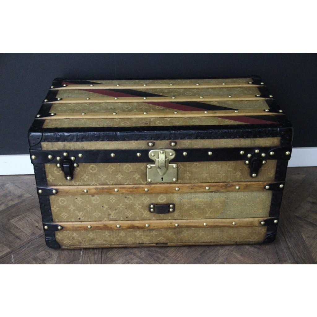 Petite malle Louis Vuitton ancienne 70 cm en toile tissée. 19