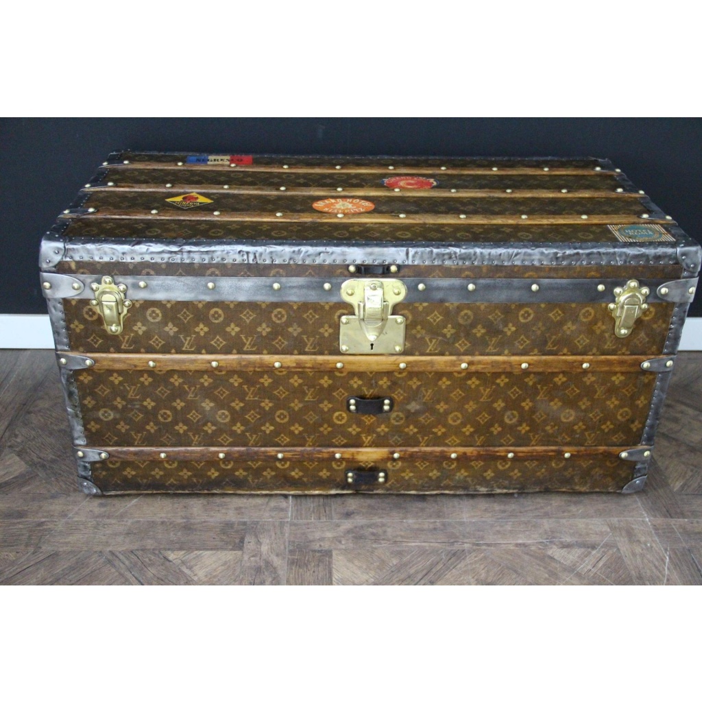 Malle Vuitton courrier 100 cm en toile tissée 4