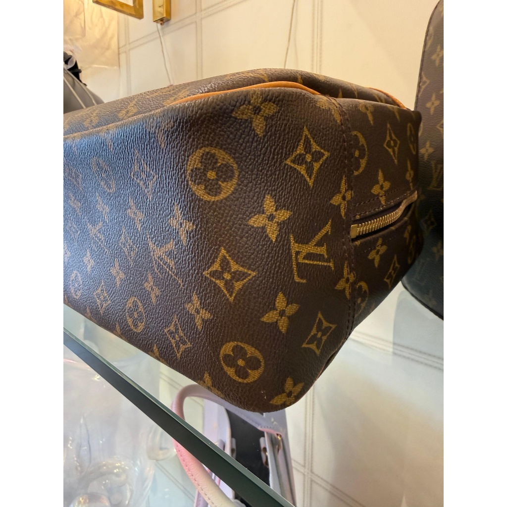 Petite malle Louis Vuitton ancienne 70 cm en toile tissée. 22
