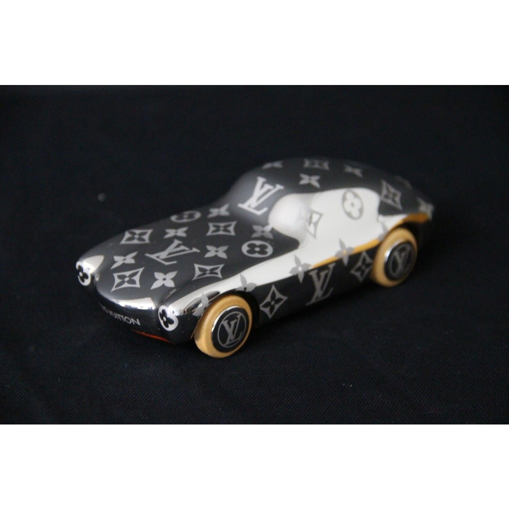 Click to enlarge Presse papier Louis Vuitton en forme de voiture de sport 22 Click to enlarge Presse papier Louis Vuitton en forme de voiture de sport 22