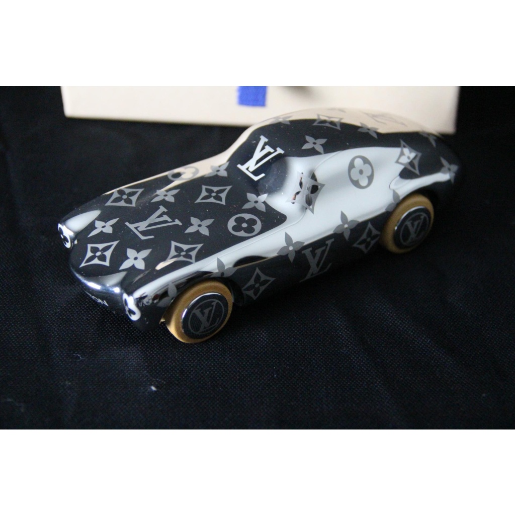 Click to enlarge Presse papier Louis Vuitton en forme de voiture de sport 7 Click to enlarge Presse papier Louis Vuitton en forme de voiture de sport 7