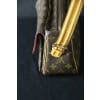 Sac Louis Vuitton Vivacité monogram porté épaule 27