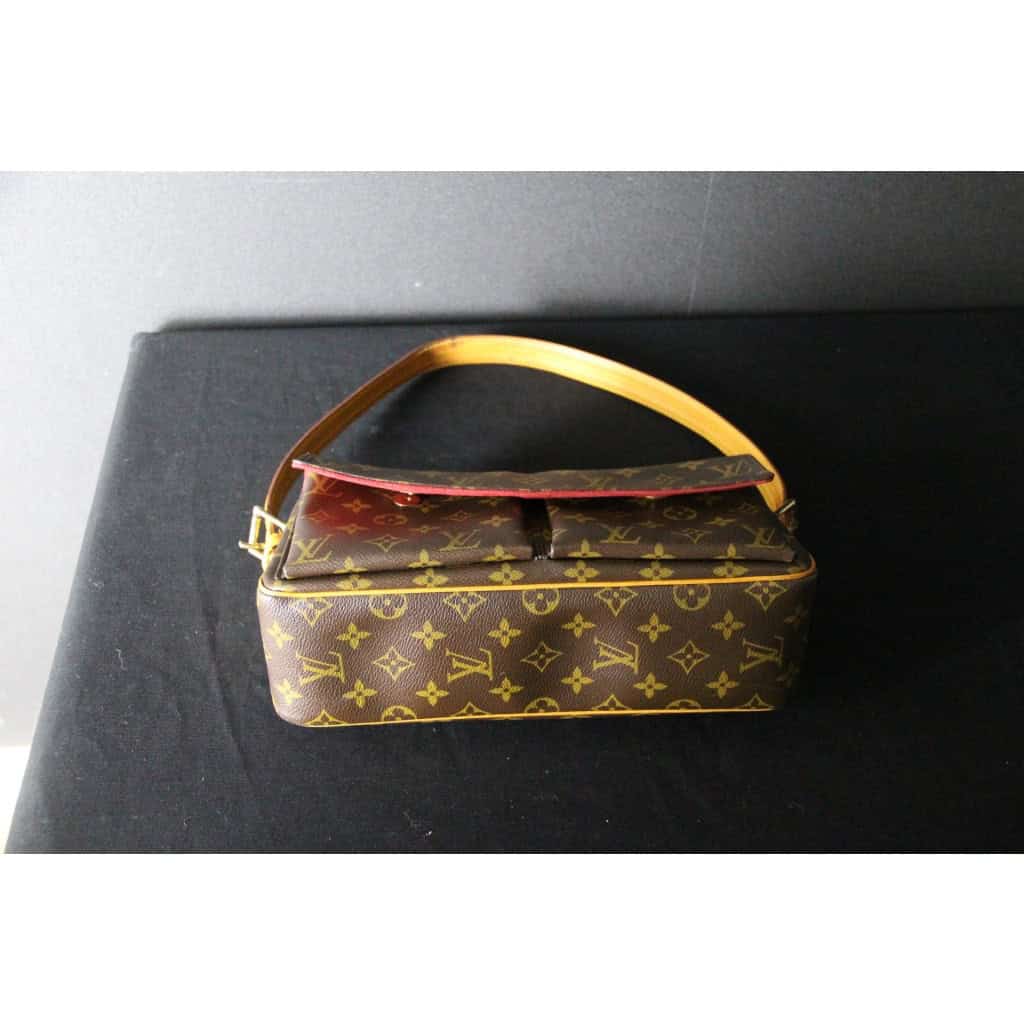 Sac Louis Vuitton Vivacité monogram porté épaule 10