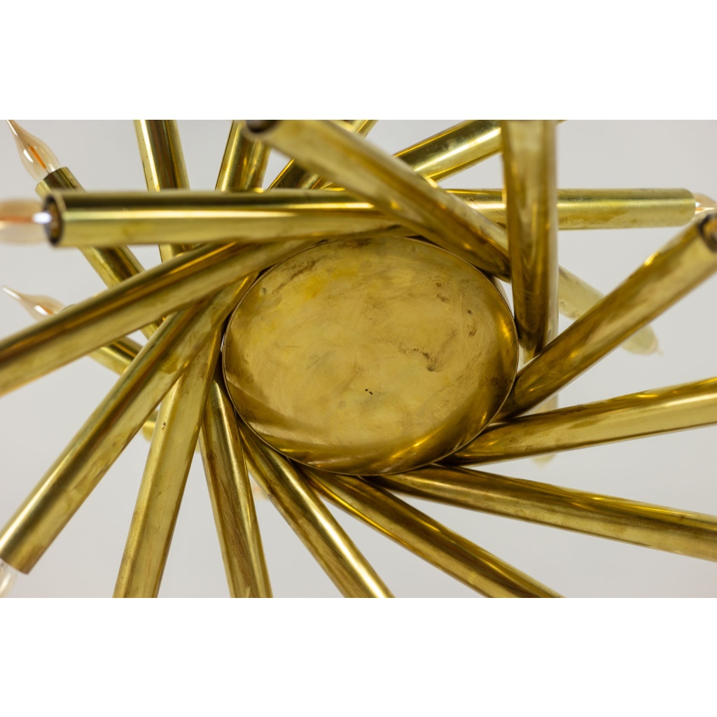 Paire de lustres à 24 lumières en laiton patiné. Années 1980. 4