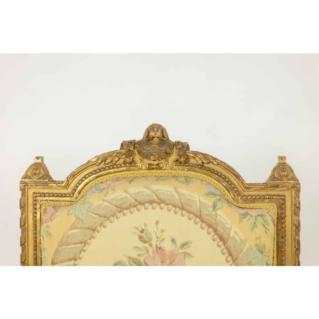 Paire de chaises en bois doré et tapisserie. Epoque Louis XVI 8