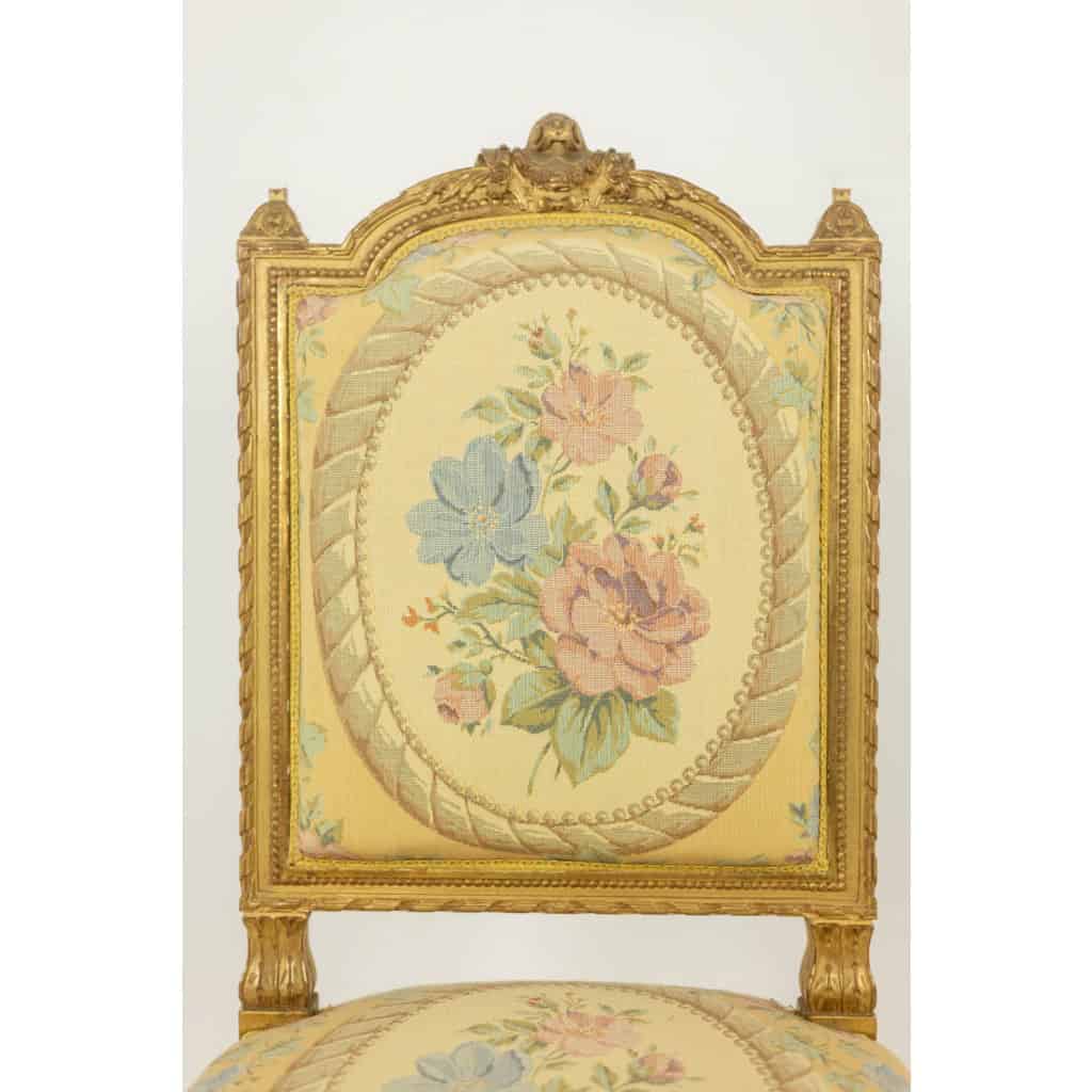 Paire de chaises en bois doré et tapisserie. Epoque Louis XVI 9