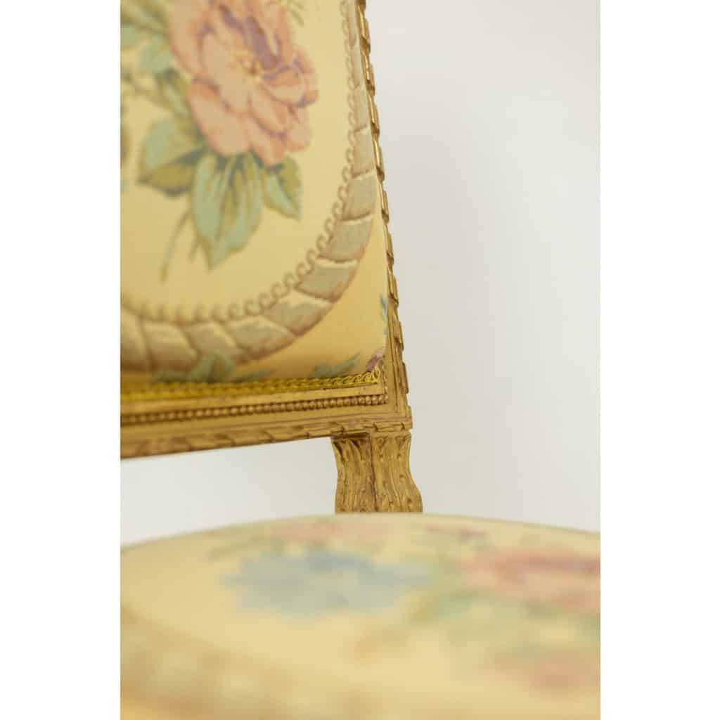 Paire de chaises en bois doré et tapisserie. Epoque Louis XVI 11
