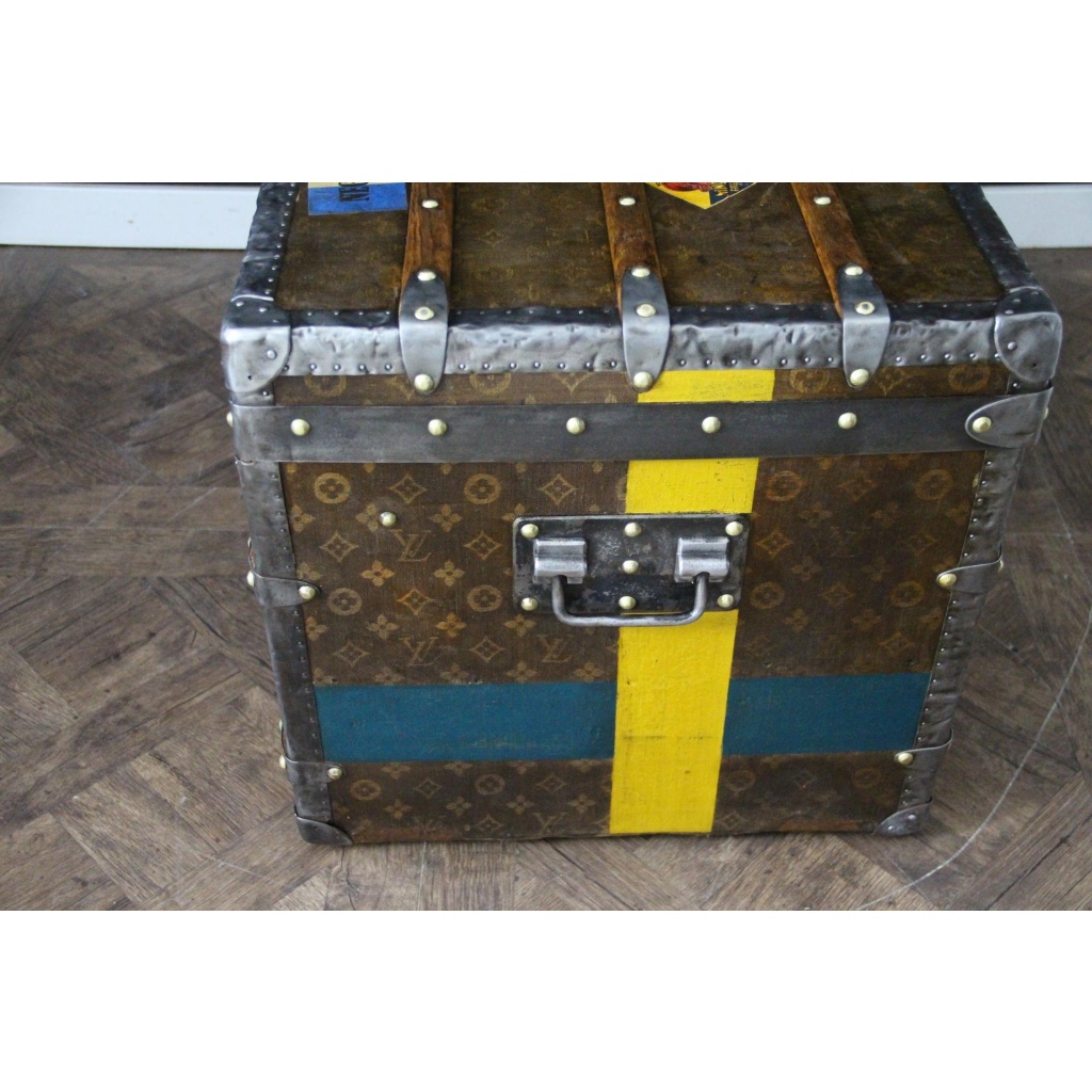 Malle Vuitton courrier 100 cm en toile tissée 11