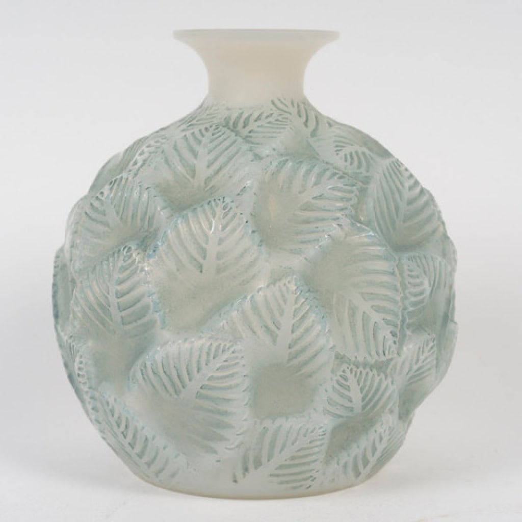 1926 René Lalique – Vase Ormeaux Opalescent 4 1926 René Lalique – Vase Ormeaux Opalescent 4