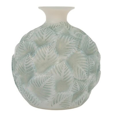 1926 René Lalique – Vase Ormeaux Opalescent
