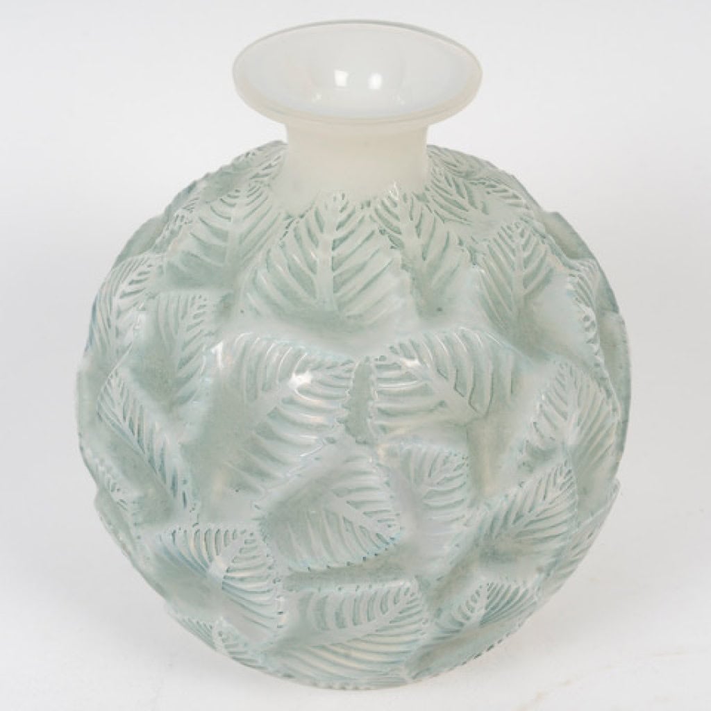 1926 René Lalique – Vase Ormeaux Opalescent 7 1926 René Lalique – Vase Ormeaux Opalescent 7