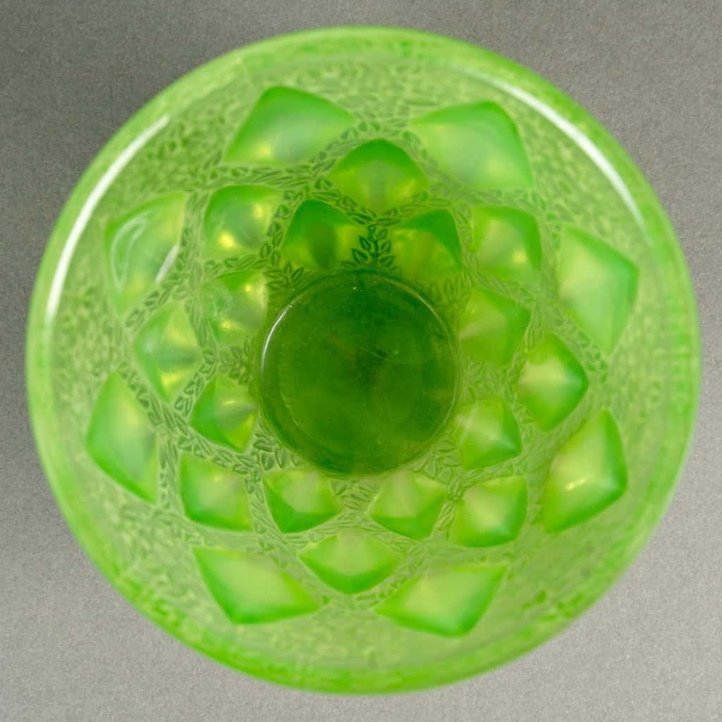 1927 René Lalique – Vase Rampillon Verre Vert Opalescent Peppermint Patiné Blanc 6