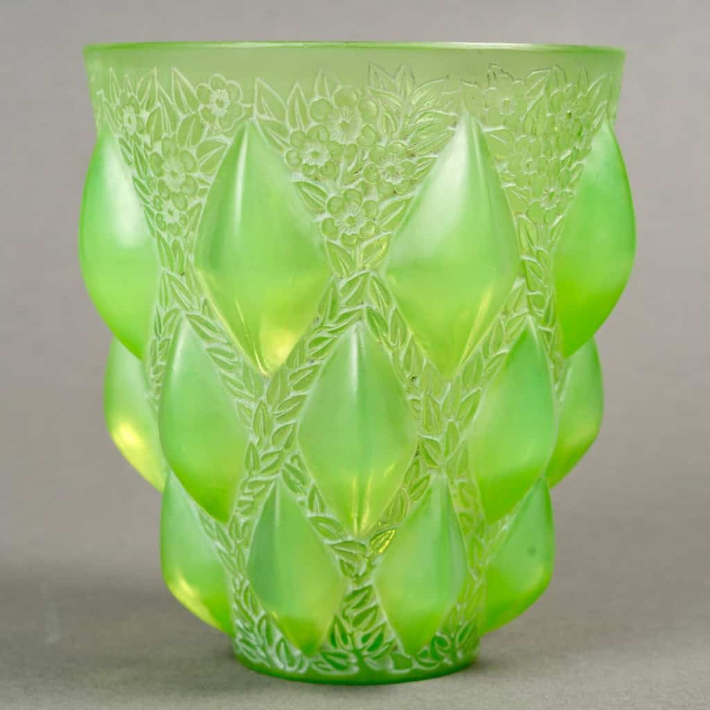 1927 René Lalique – Vase Rampillon Verre Vert Opalescent Peppermint Patiné Blanc 3