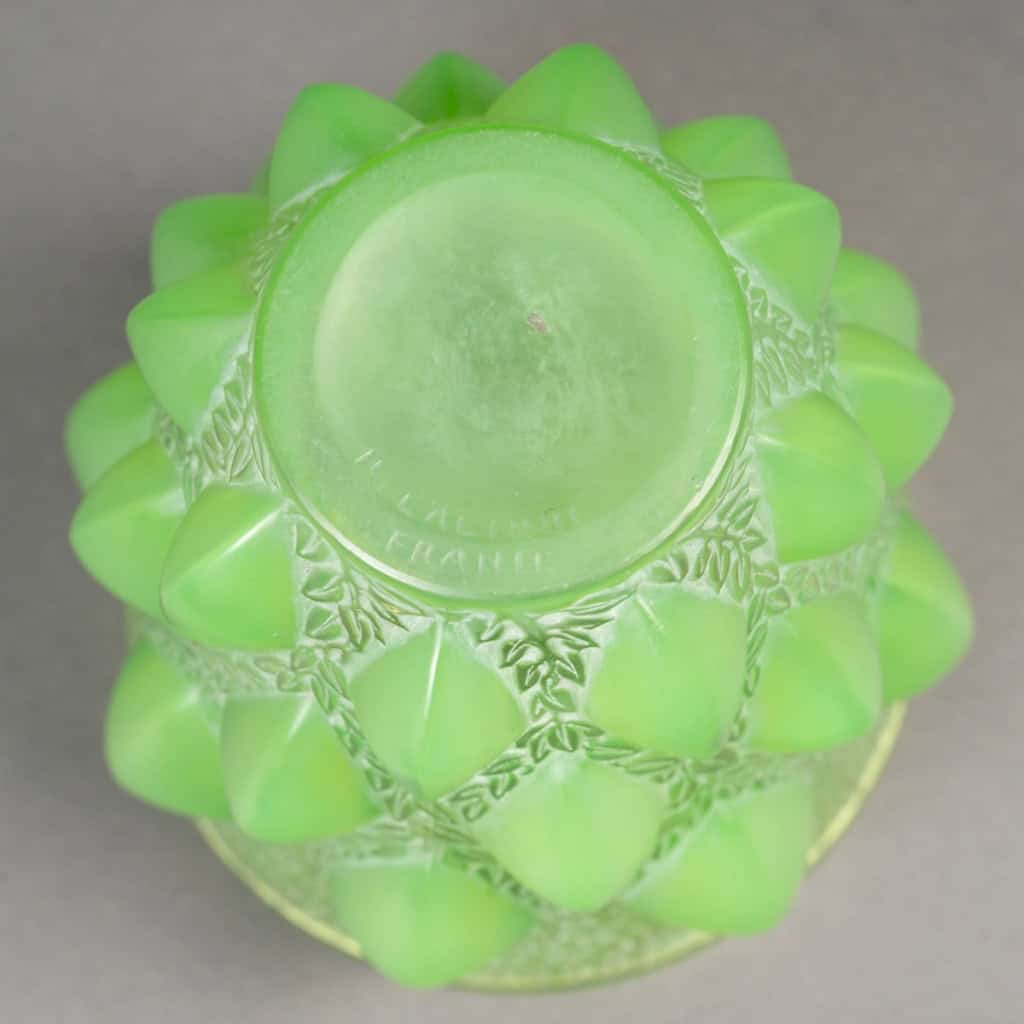 1927 René Lalique – Vase Rampillon Verre Vert Opalescent Peppermint Patiné Blanc 7