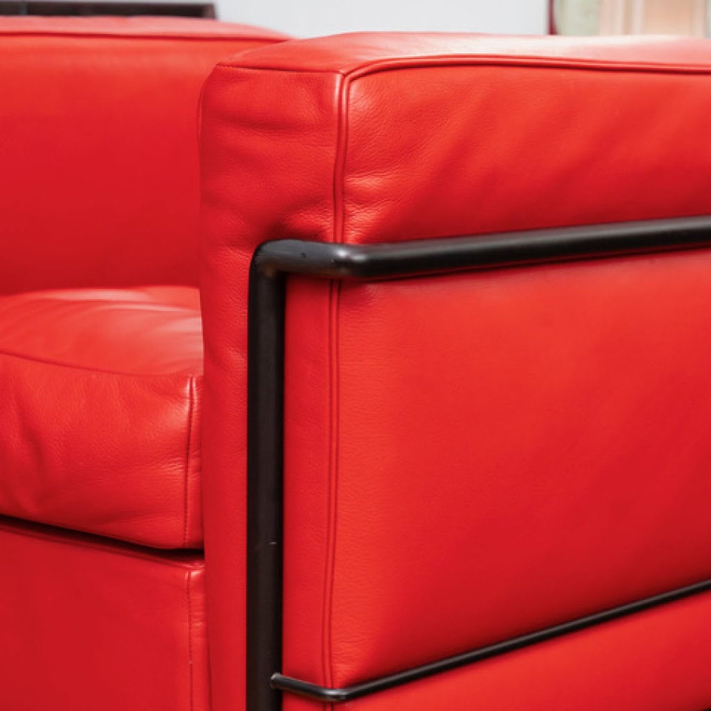 LE CORBUSIER ET PIERRE JEANNERET : Fauteuil « LC2 » cuir rouge 15