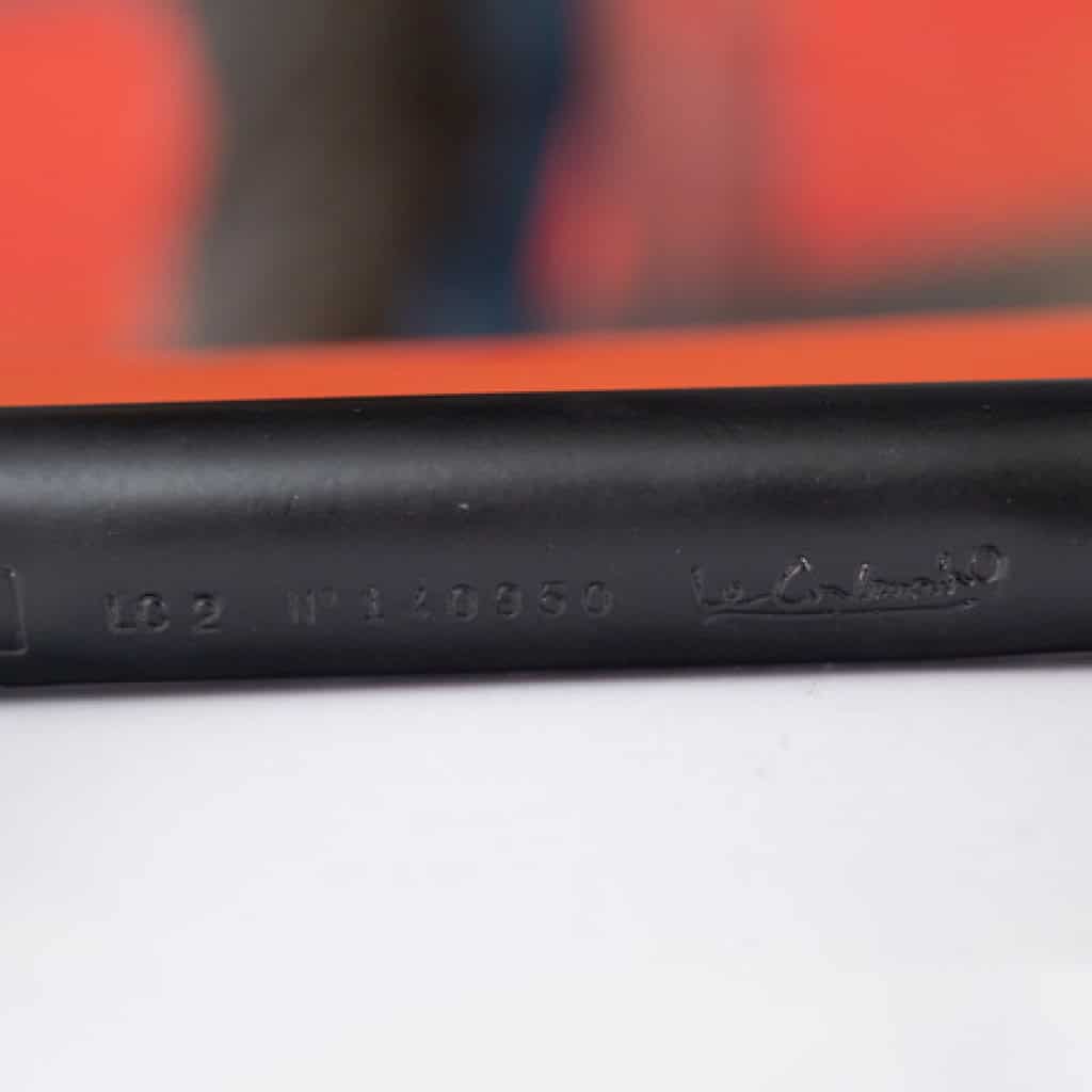 LE CORBUSIER ET PIERRE JEANNERET : Fauteuil « LC2 » cuir rouge 8