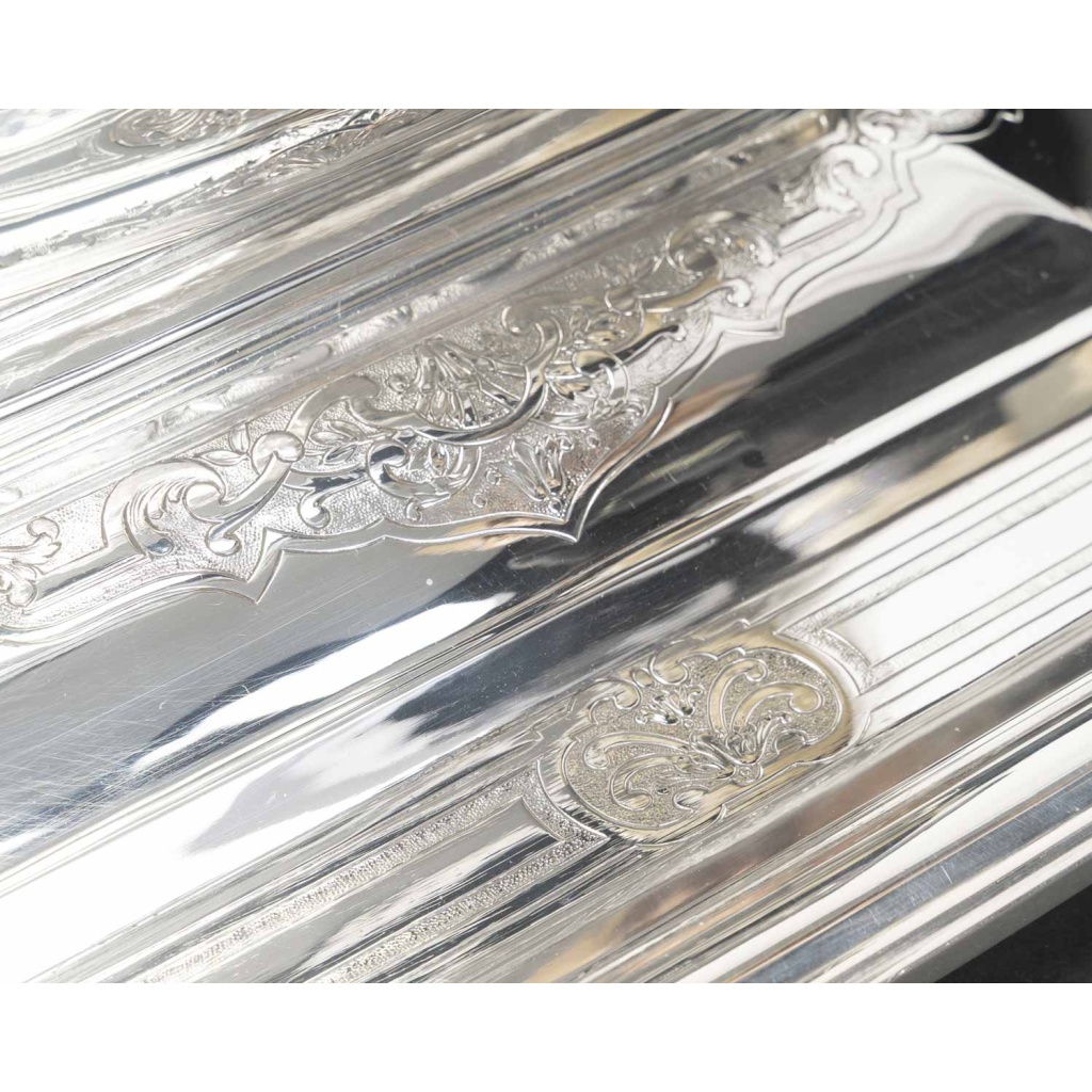 ORFEVRE BOIN TABURET – Terrine couverte et son présentoir en argent massif XIXe 9 ORFEVRE BOIN TABURET – Terrine couverte et son présentoir en argent massif XIXe 9