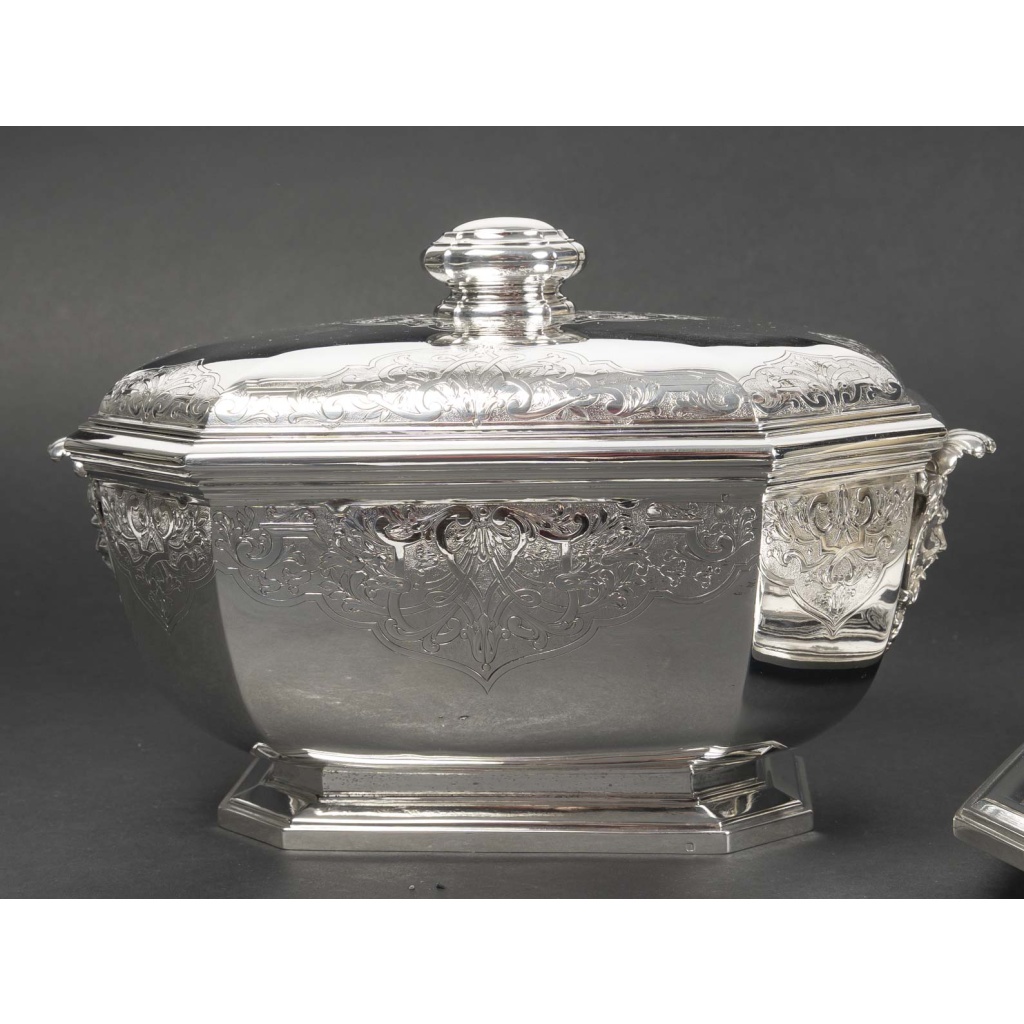 ORFEVRE BOIN TABURET – Terrine couverte et son présentoir en argent massif XIXe 16 ORFEVRE BOIN TABURET – Terrine couverte et son présentoir en argent massif XIXe 16