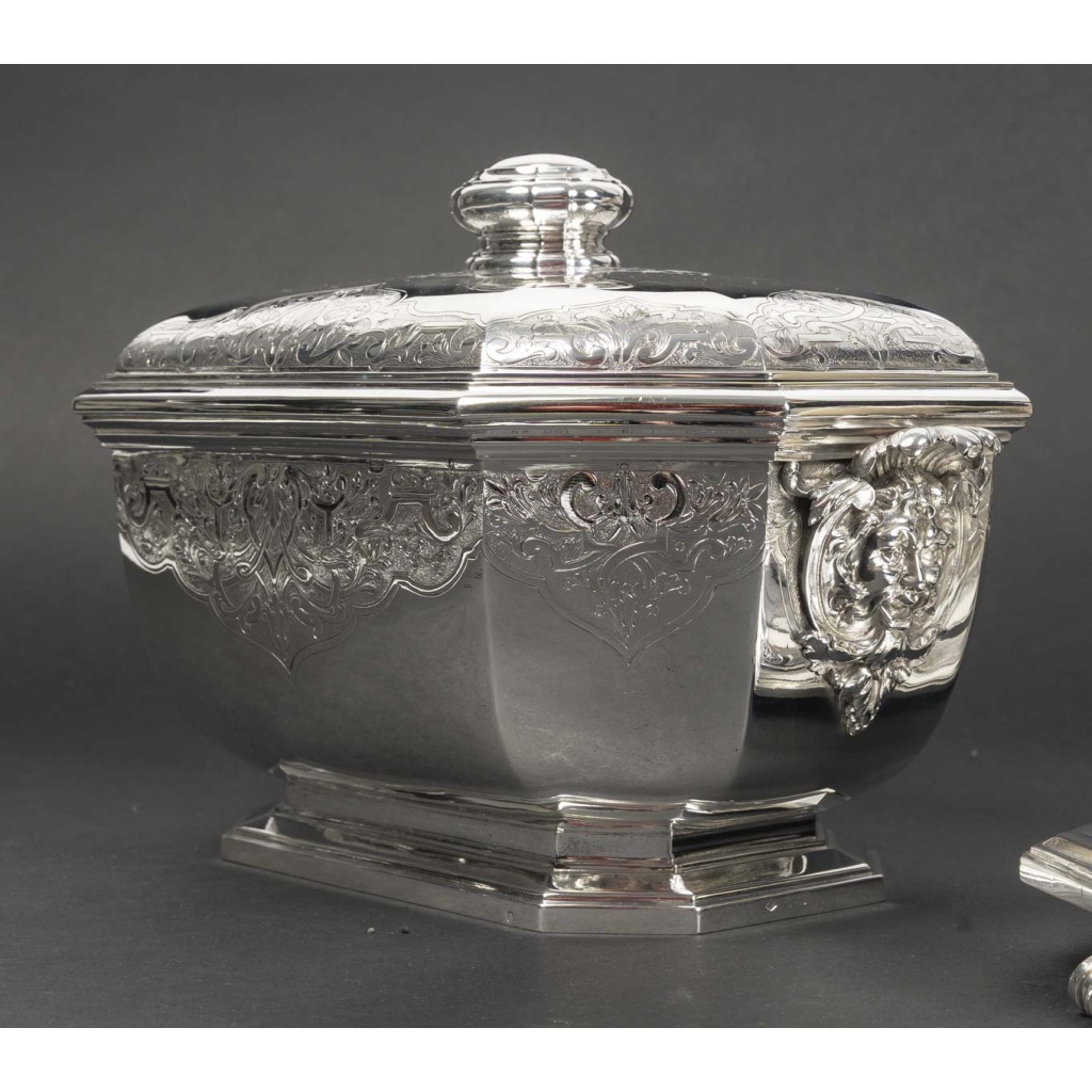 ORFEVRE BOIN TABURET – Terrine couverte et son présentoir en argent massif XIXe 17 ORFEVRE BOIN TABURET – Terrine couverte et son présentoir en argent massif XIXe 17