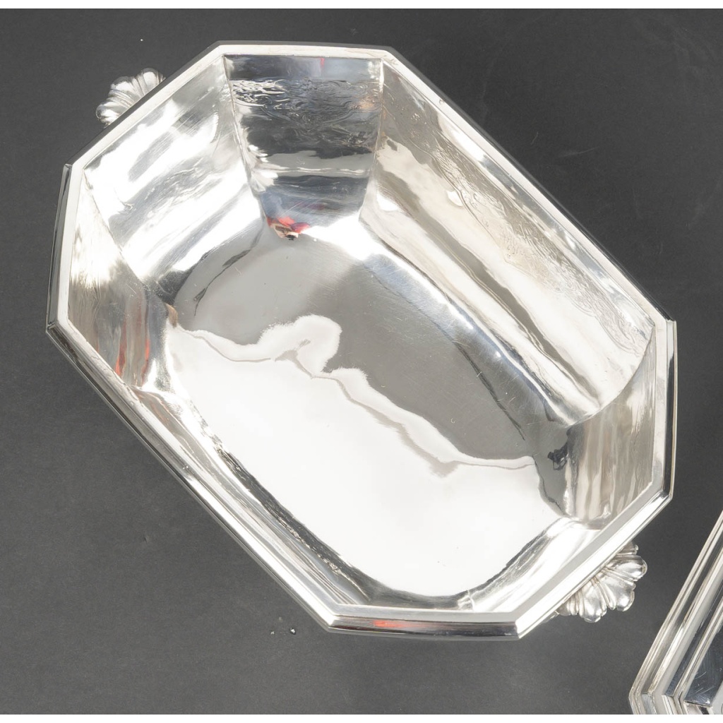 ORFEVRE BOIN TABURET – Terrine couverte et son présentoir en argent massif XIXe 18 ORFEVRE BOIN TABURET – Terrine couverte et son présentoir en argent massif XIXe 18