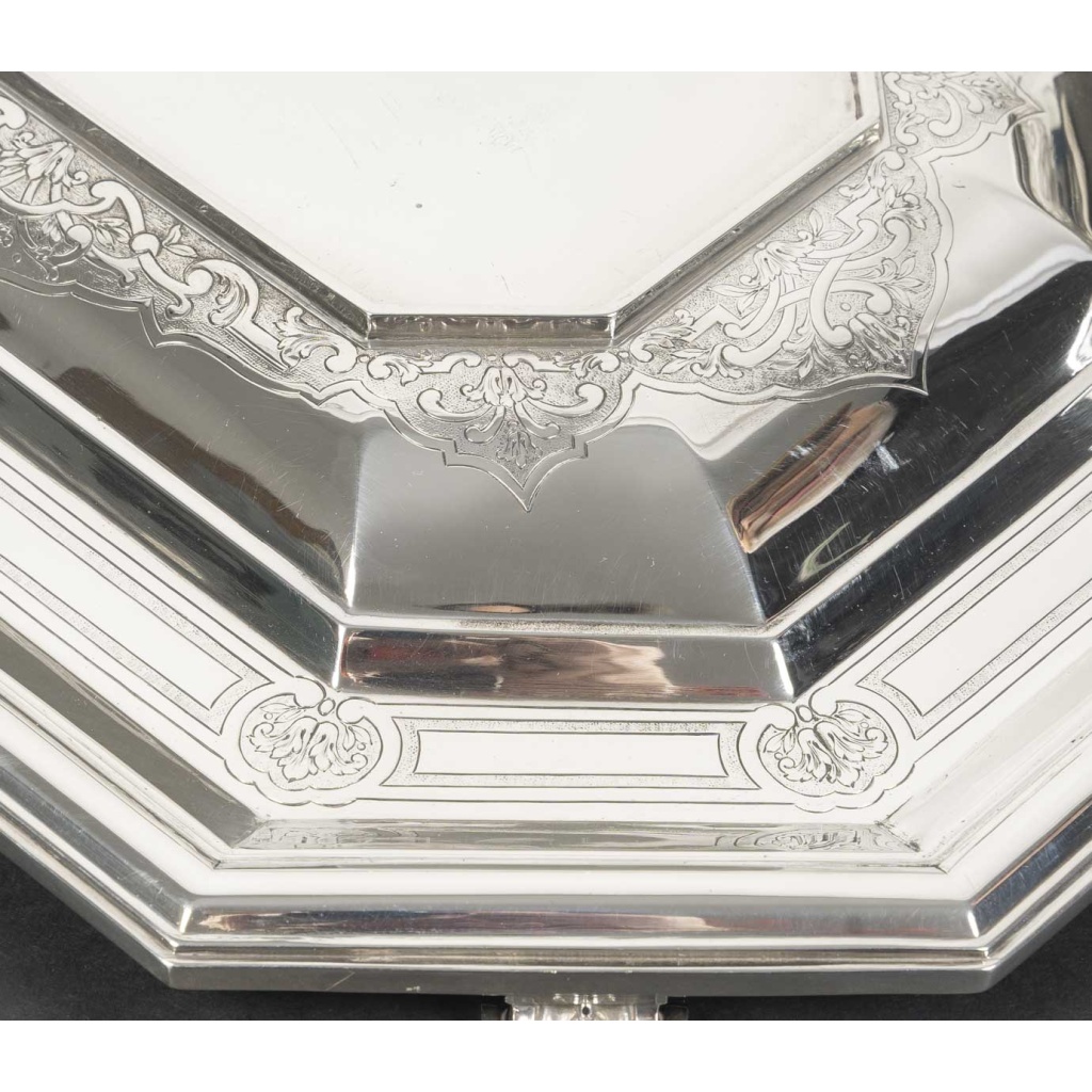 ORFEVRE BOIN TABURET – Terrine couverte et son présentoir en argent massif XIXe 21 ORFEVRE BOIN TABURET – Terrine couverte et son présentoir en argent massif XIXe 21