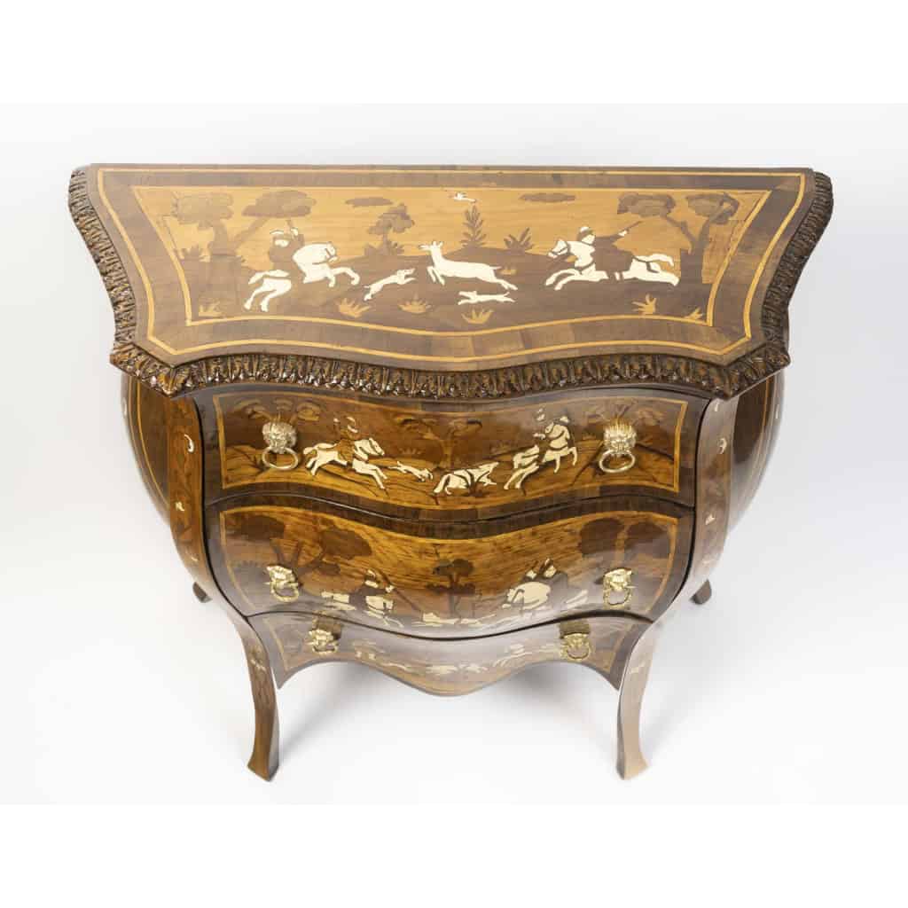 Commode lombarde, d’époque Fin XVIIIème/Début XIXème. 4 Commode lombarde, d’époque Fin XVIIIème/Début XIXème. 4