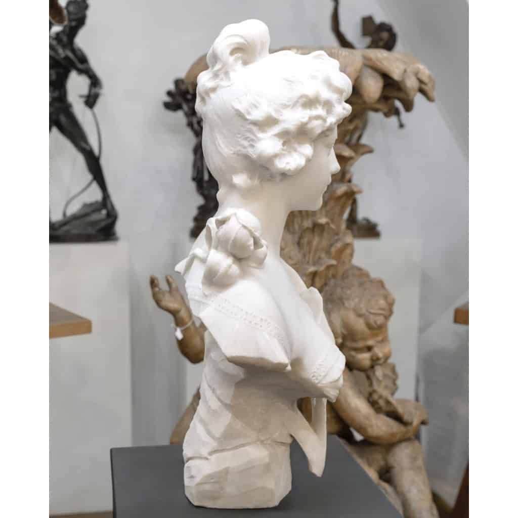 Sculpture – Buste De Jeune Femme Aux Fleurs , Vittorio Pochini (1860-1908) – Marbre 8