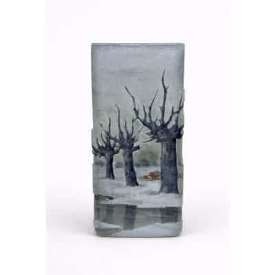 DAUM NANCY Vase section quadrangulaire « Paysage de neige »