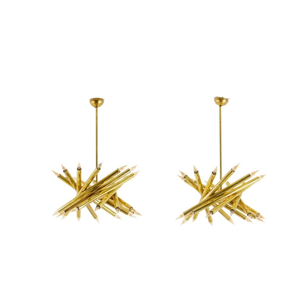 Paire de lustres à 24 lumières en laiton patiné. Années 1980. 3