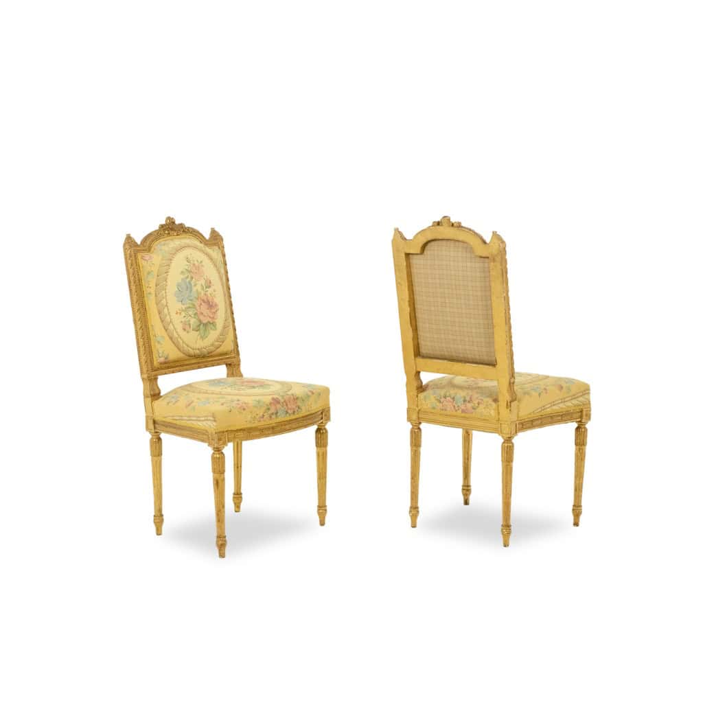 Paire de chaises en bois doré et tapisserie. Epoque Louis XVI 3