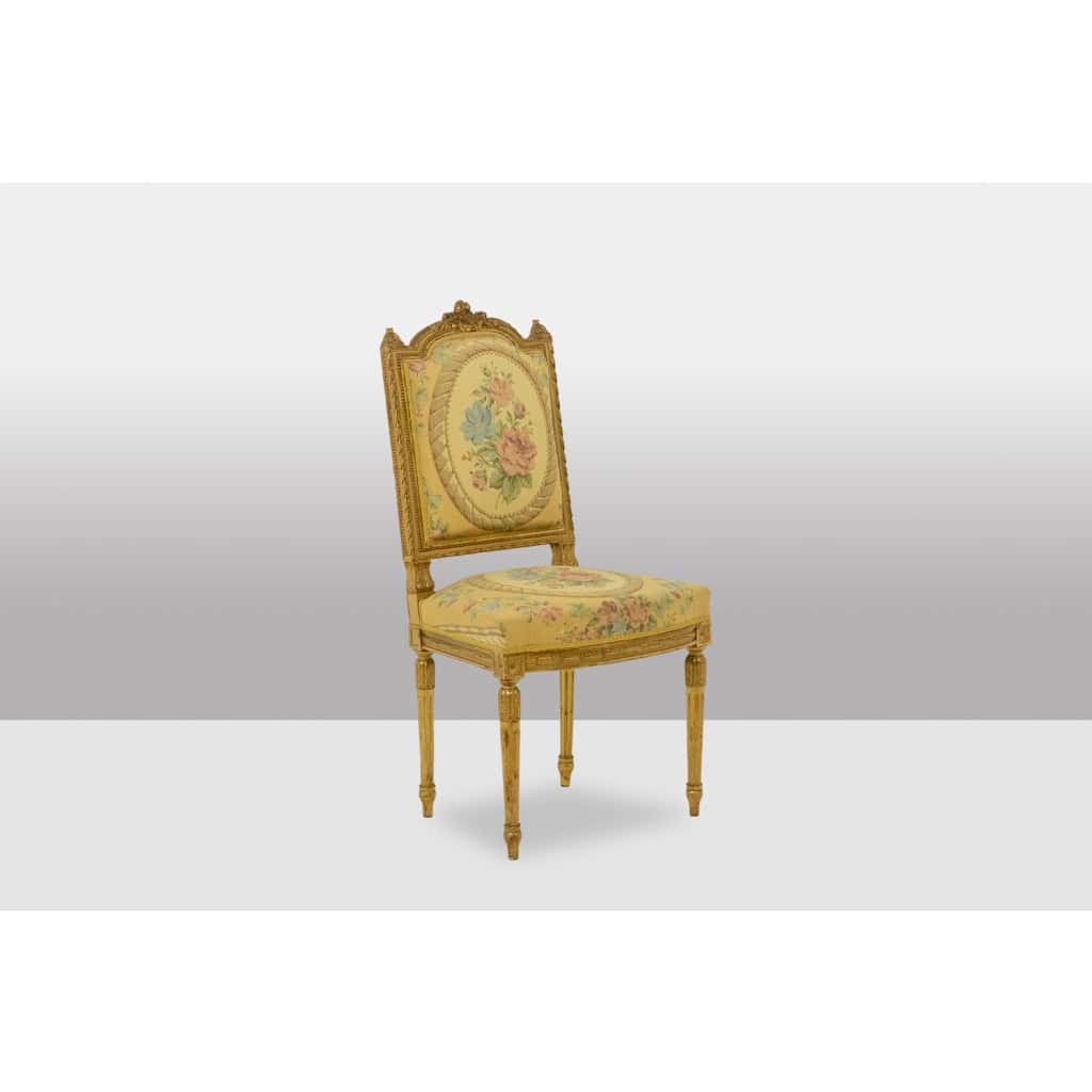 Paire de chaises en bois doré et tapisserie. Epoque Louis XVI 4