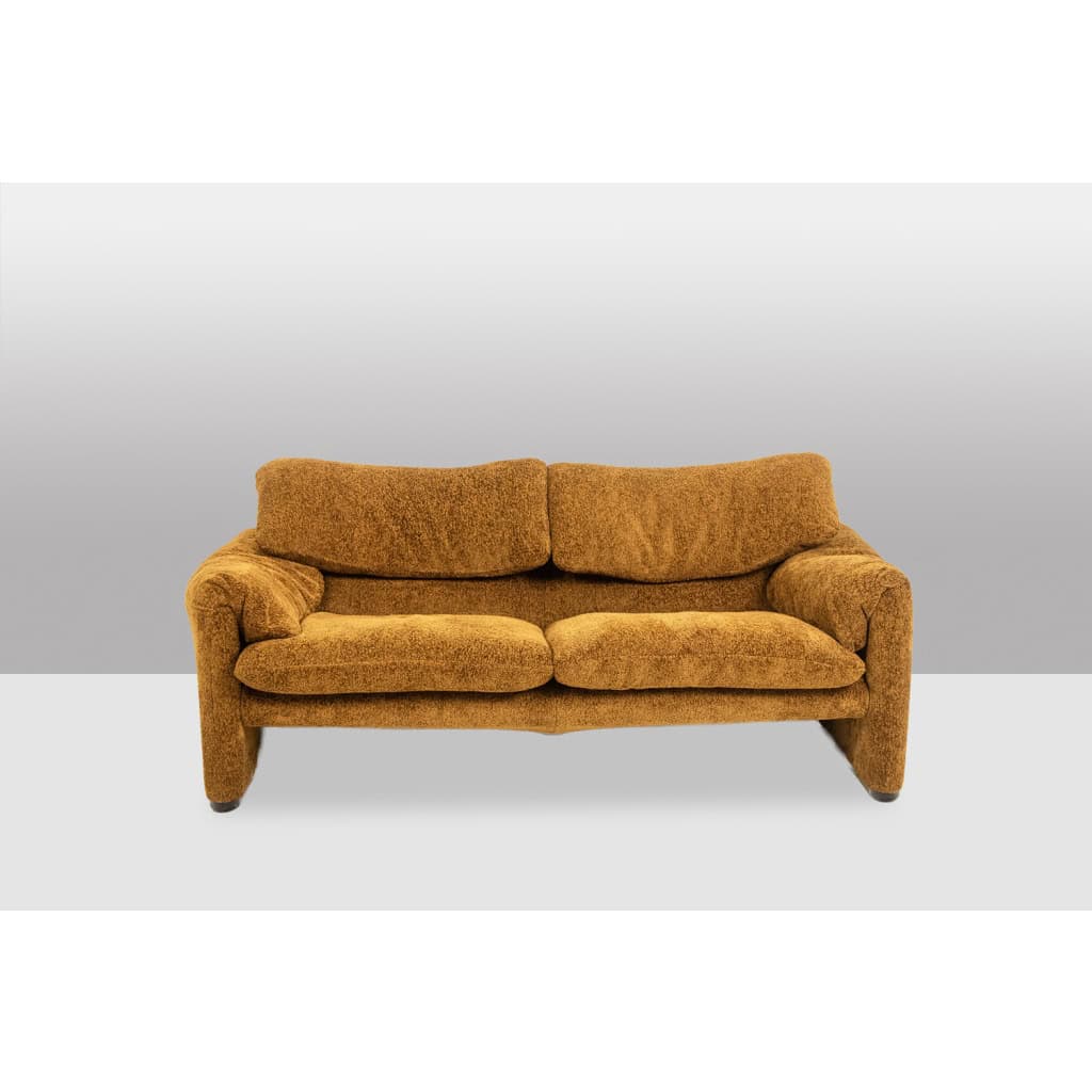 Vico Magistretti. Canapé 2 places, modèle « Maralunga ». Années 1970. 4
