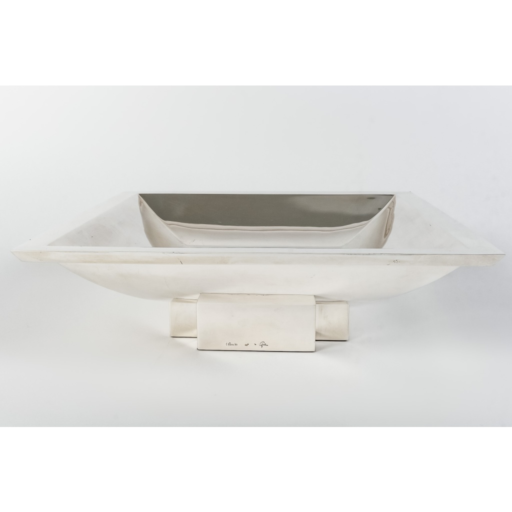orfevre D. GARRIDO – CENTRE DE TABLE CARRE EN ARGENT MASSIF XXe 3 orfevre D. GARRIDO – CENTRE DE TABLE CARRE EN ARGENT MASSIF XXe 3