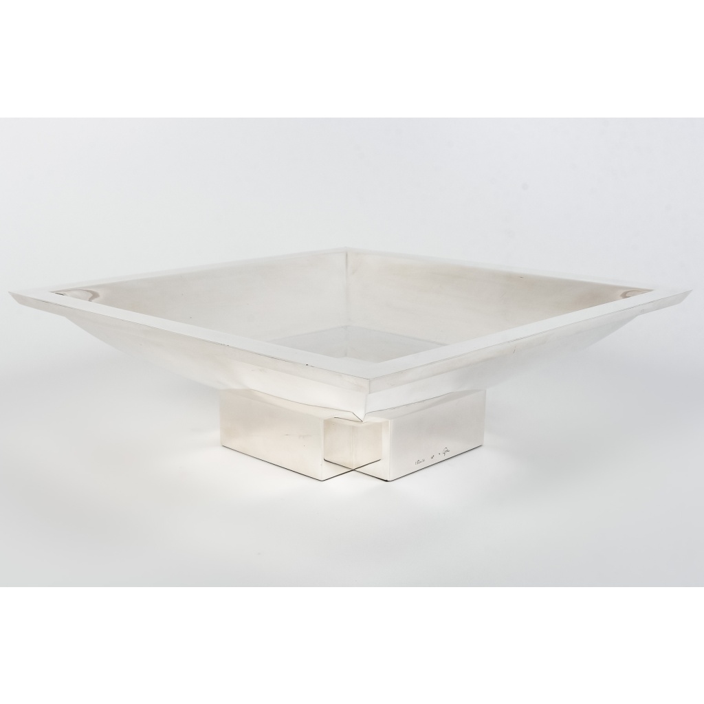 orfevre D. GARRIDO – CENTRE DE TABLE CARRE EN ARGENT MASSIF XXe 10 orfevre D. GARRIDO – CENTRE DE TABLE CARRE EN ARGENT MASSIF XXe 10