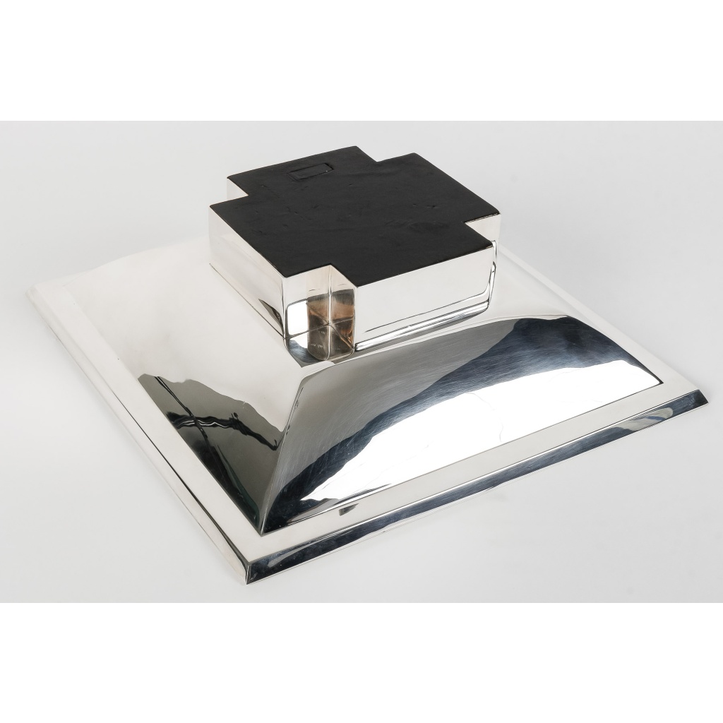 orfevre D. GARRIDO – CENTRE DE TABLE CARRE EN ARGENT MASSIF XXe 14 orfevre D. GARRIDO – CENTRE DE TABLE CARRE EN ARGENT MASSIF XXe 14