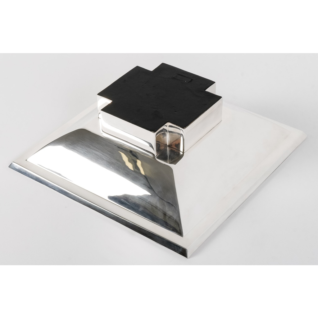 orfevre D. GARRIDO – CENTRE DE TABLE CARRE EN ARGENT MASSIF XXe 17 orfevre D. GARRIDO – CENTRE DE TABLE CARRE EN ARGENT MASSIF XXe 17