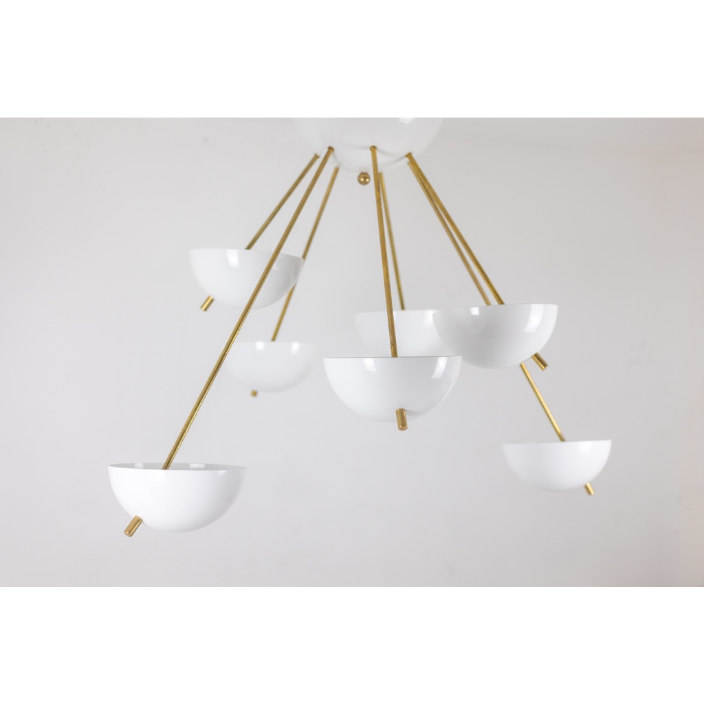 Stilnovo. Lustre en laiton doré et métal laqué blanc. Contemporain. 5