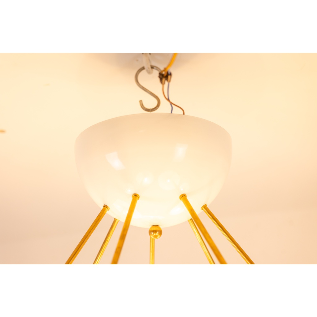 Stilnovo. Lustre en laiton doré et métal laqué blanc. Contemporain. 10