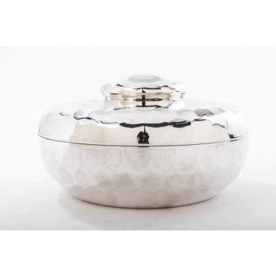 Coffret en argent massif martelé Italie du Nord Epoque XXe