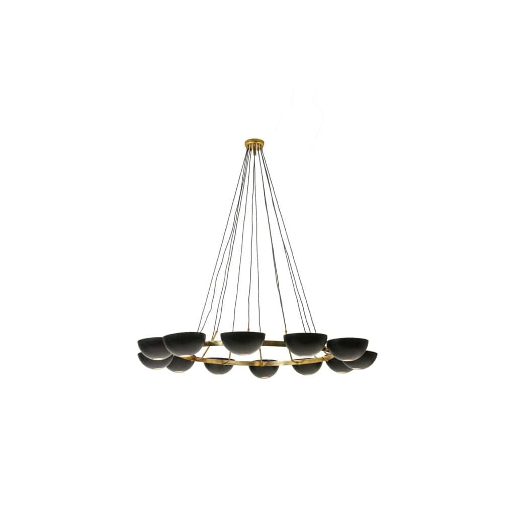 Lustre à 12 lumières en laiton patiné et métal laqué noir. Contemporain 3