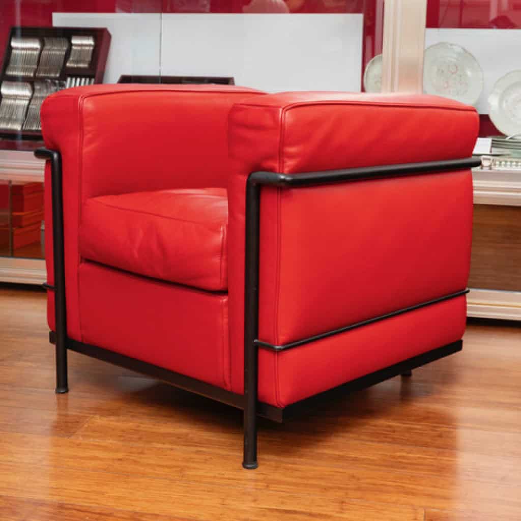 LE CORBUSIER ET PIERRE JEANNERET : Fauteuil « LC2 » cuir rouge 4