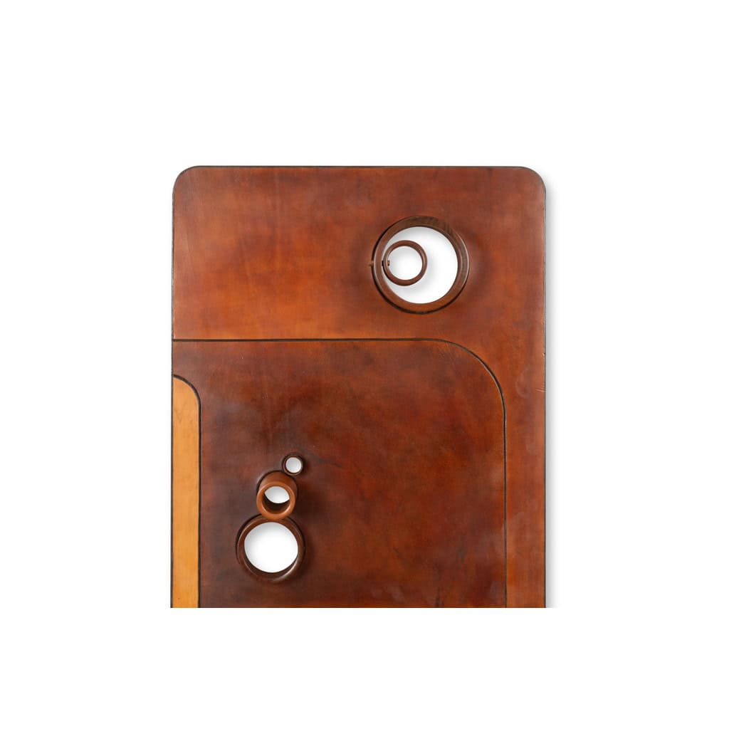 Tabourets et applique en merisier et cuir. Années 1970 13