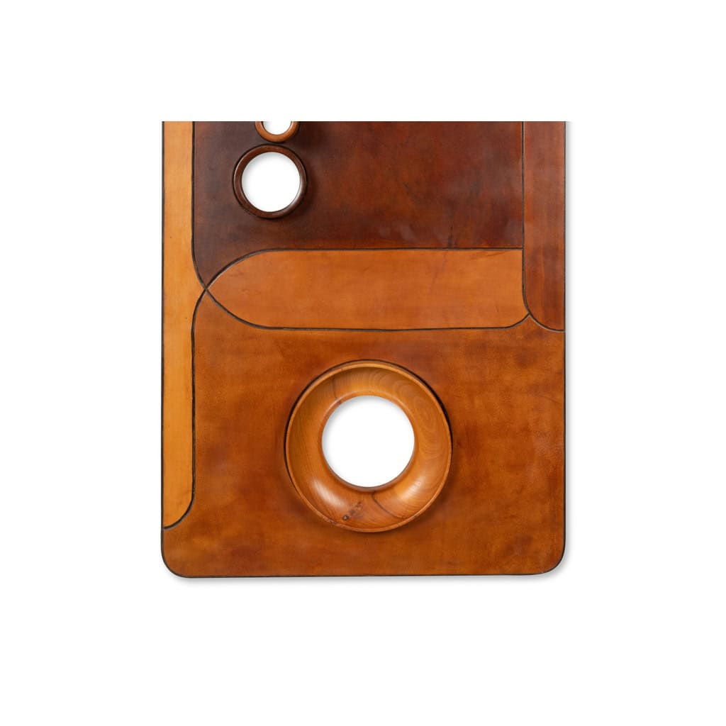 Tabourets et applique en merisier et cuir. Années 1970 15