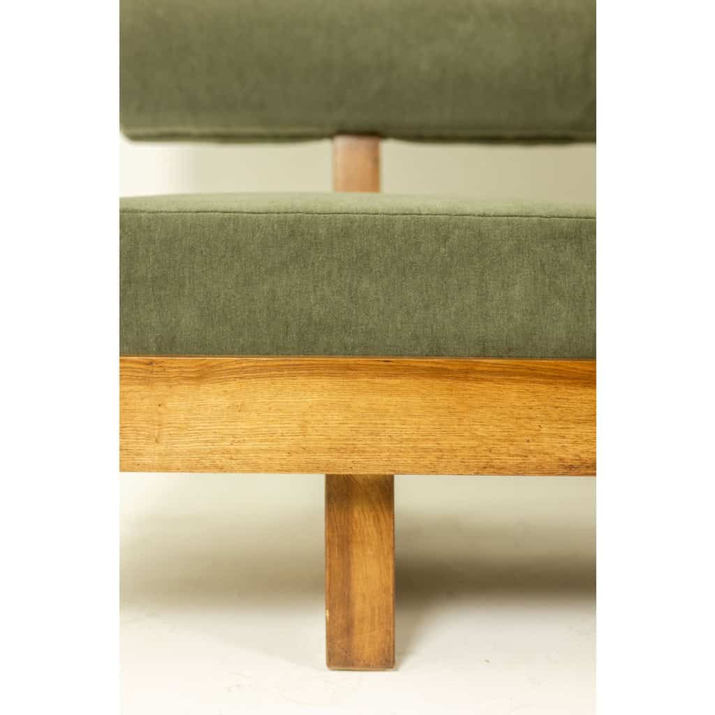 Banquette 3 places en frêne clair et velours de mohair vert. Contemporain 9