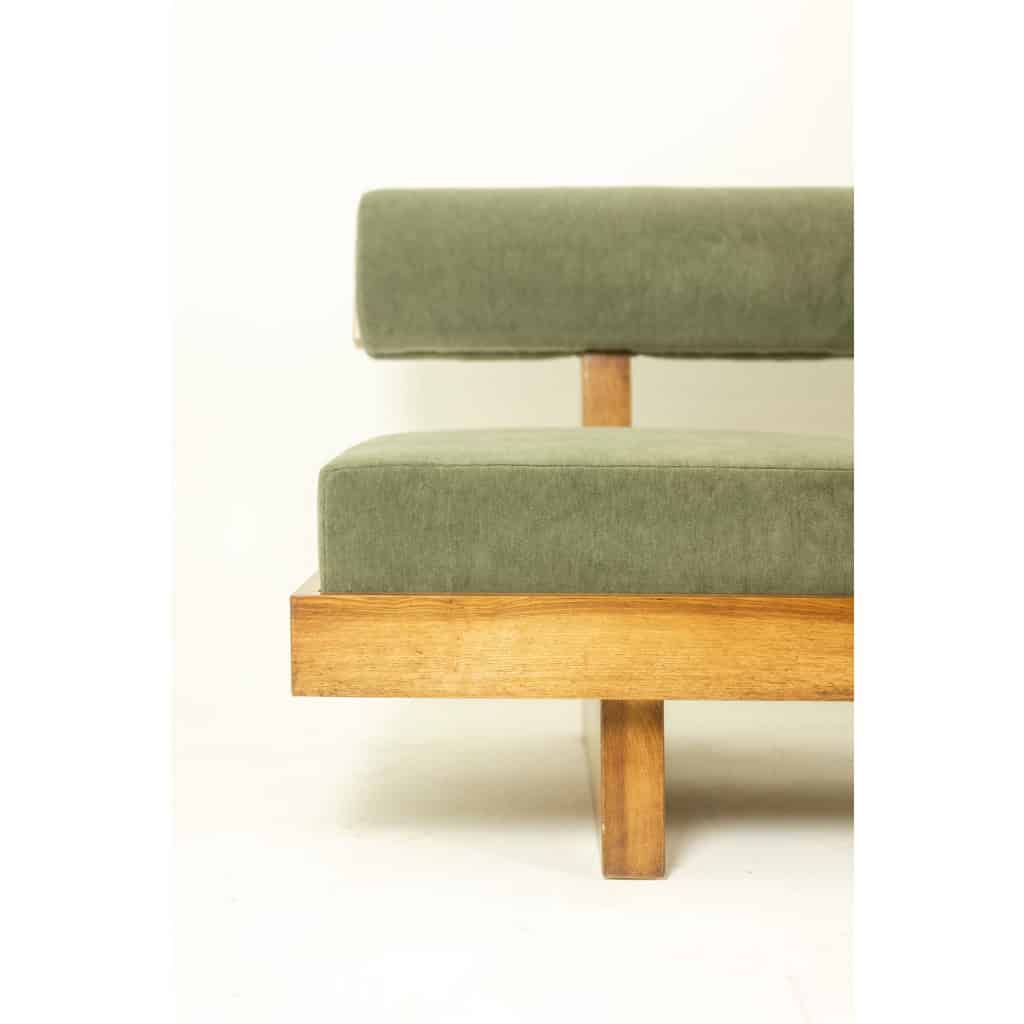 Banquette 3 places en frêne clair et velours de mohair vert. Contemporain 10